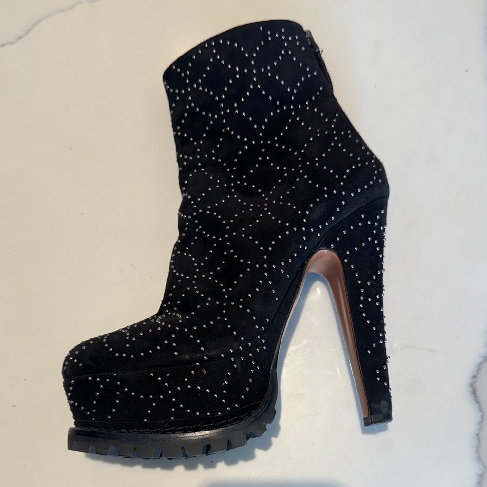 Alaia Elegant Black Studded Women's Ankle Boots